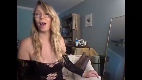 Snapshot of nikkib653466 chatting on May 29, 6:50 pm nikkib653466 online show from May 29, 6:50 pm