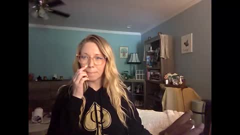 Snapshot of nikkib653466 chatting on June 8, 6:19 pm nikkib653466 online show from June 8, 6:19 pm
