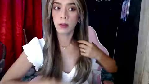 Snapshot of nikkie_dragon chatting on January 25, 11:32 pm nikkie online show from January 25, 11:32 pm