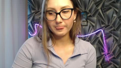 nikkikiss___ online show from June 5, 2:07 am