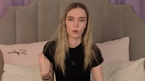 Snapshot of nikkilane11 chatting on April 11, 3:05 pm nikkilane11 online show from April 11, 3:05 pm