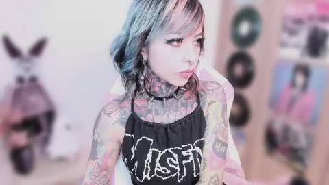 Snapshot of nikkiramone chatting on February 5, 10:31 am Nikki Ramone online show from February 5, 10:31 am