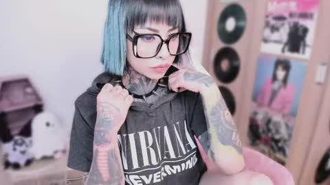 Nikki Ramone   online show from April 15, 3:19 pm