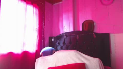 Snapshot of nikkirous_ chatting on May 8, 5:18 pm Nikkirous online show from May 8, 5:18 pm