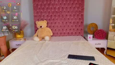 Snapshot of nikkivelvets chatting on July 1, 10:39 am NikkiVelvets online show from July 1, 10:39 am