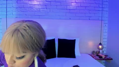 Nikky Dean online show from September 11, 3:17 am