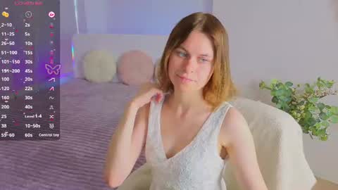 Snapshot of nikkyy_reed chatting on June 27, 6:29 am Nikky online show from June 27, 6:29 am