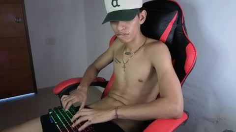 niklaus_wolf online show from April 15, 7:58 pm