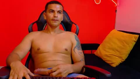 Snapshot of niko_hale chatting on November 20, 7:46 pm Niko online show from November 20, 7:46 pm