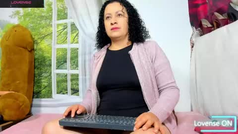 Snapshot of nikol32__ chatting on April 18, 11:14 am dayan online show from April 18, 11:14 am