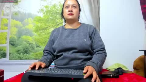 Snapshot of nikol32__ chatting on May 18, 10:32 am dayan online show from May 18, 10:32 am