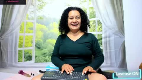 Snapshot of nikol32__ chatting on May 29, 11:30 am dayan online show from May 29, 11:30 am