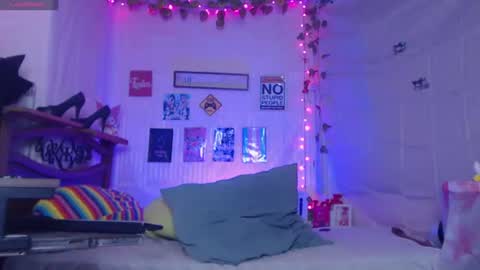 Snapshot of nikol_twink02 chatting on June 20, 10:40 am nikol_twink02 online show from June 20, 10:40 am