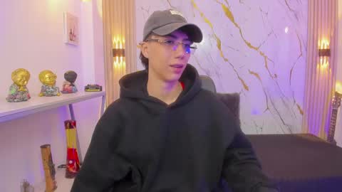 Snapshot of nikolay_gregori chatting on April 23, 4:35 am online show from April 23, 4:35 am