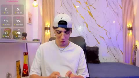 Snapshot of nikolay_gregori chatting on April 26, 3:59 am online show from April 26, 3:59 am