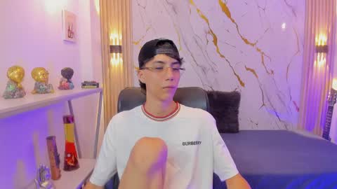 Snapshot of nikolay_gregori chatting on April 29, 4:27 am online show from April 29, 4:27 am