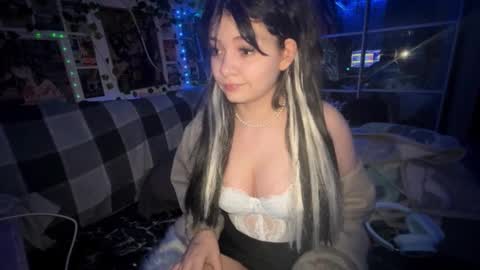 nikoli_naw online show from February 11, 8:25 pm