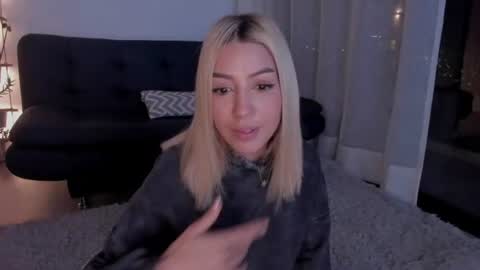 Snapshot of nikoll_monroy chatting on July 9, 1:42 am Nikoll Monroy online show from July 9, 1:42 am