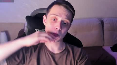 Snapshot of nikolos_vise chatting on February 11, 8:20 pm Nikolos online show from February 11, 8:20 pm