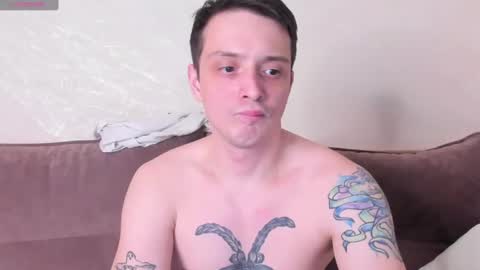 Snapshot of nikolos_vise chatting on February 13, 9:06 pm Nikolos online show from February 13, 9:06 pm