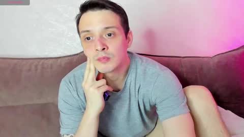 Snapshot of nikolos_vise chatting on February 20, 5:40 pm Nikolos online show from February 20, 5:40 pm