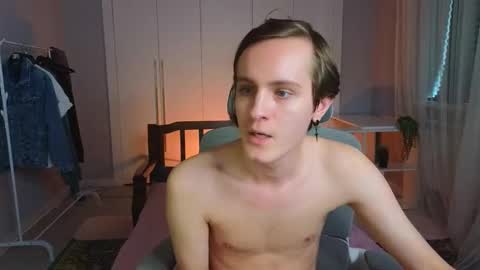 Snapshot of nikompell chatting on March 5, 8:21 am niko online show from March 5, 8:21 am