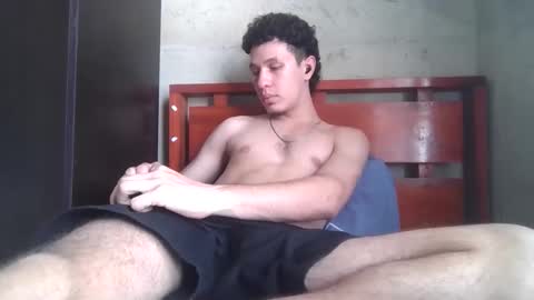 Snapshot of nikotwinktop chatting on February 25, 6:39 pm Niko online show from February 25, 6:39 pm