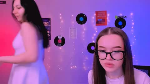 nila_eclipse online show from April 24, 8:39 am