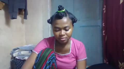 nilah online show from April 14, 7:47 am