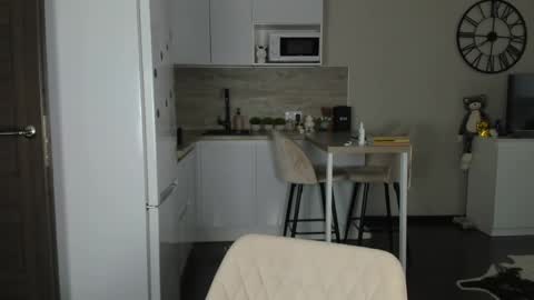 Bella online show from April 3, 1:20 pm