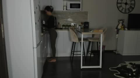 Bella online show from April 8, 5:13 pm