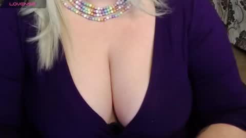 Blonde Nimpho online show from October 7, 8:00 am