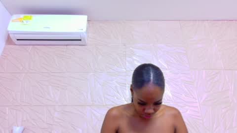 nina_bae_ online show from April 19, 1:32 pm