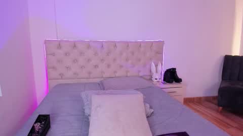 Nina Fox  online show from March 27, 5:23 pm