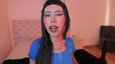 Nina Fox  online show from June 13, 6:50 pm