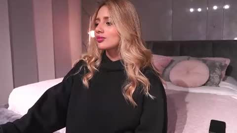 Snapshot of nina_mon chatting on July 2, 4:40 am Angie online show from July 2, 4:40 am