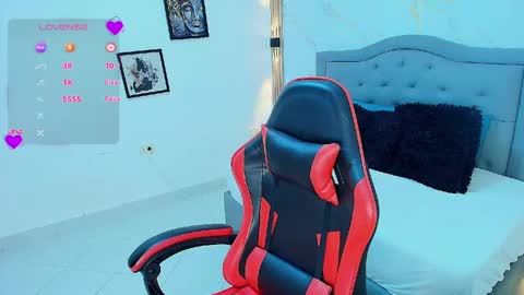 N I N A  online show from March 17, 5:11 am