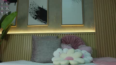 NINA online show from April 6, 1:45 pm