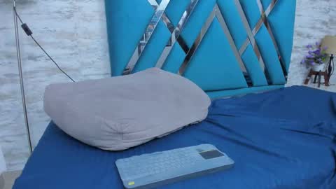 Snapshot of ninamedux chatting on February 8, 9:56 am Nina Medux online show from February 8, 9:56 am