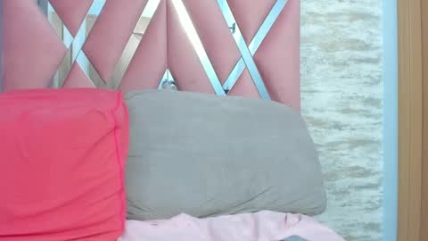 Snapshot of ninamedux chatting on March 5, 6:44 am Nina Medux online show from March 5, 6:44 am