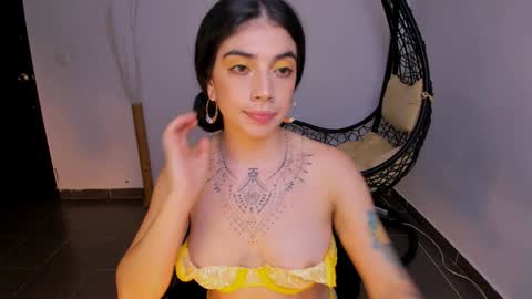 Snapshot of ninamonroee chatting on January 7, 12:24 am ninamonroee online show from January 7, 12:24 am