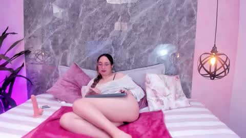 Snapshot of ninarush1 chatting on February 9, 2:10 pm Nina online show from February 9, 2:10 pm