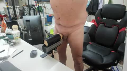 nineinchnail33 online show from December 19, 7:10 pm