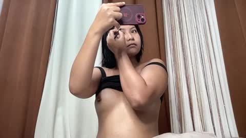 Snapshot of nini_luvskorn chatting on May 2, 9:47 am nini_luvskorn online show from May 2, 9:47 am