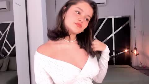 Snapshot of nini_solei chatting on May 19, 7:31 pm nini_solei online show from May 19, 7:31 pm