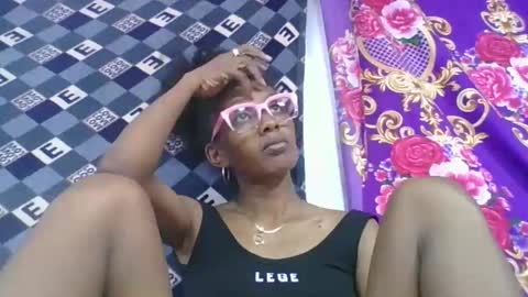 ninie246746 online show from April 15, 7:43 pm