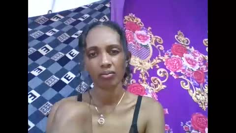 Snapshot of ninie246746 chatting on April 20, 6:53 pm ninie246746 online show from April 20, 6:53 pm