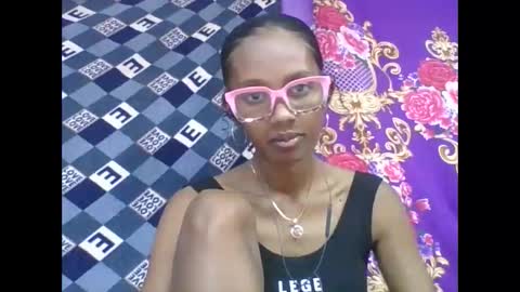 Snapshot of ninie246746 chatting on April 25, 7:22 am ninie246746 online show from April 25, 7:22 am
