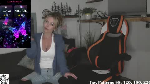 Ainsley              FANSLY-AINSLEYXOXO online show from April 12, 3:44 am