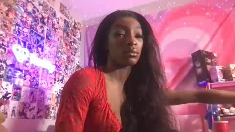 Snapshot of niviawolfe chatting on December 15, 3:45 am NIVIA WOLFE online show from December 15, 3:45 am